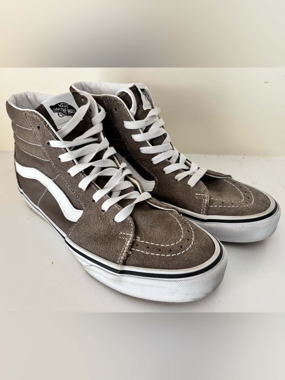 Vans Sk8-Hi Men's High-Top Sneakers in Tan suede/canvas and White